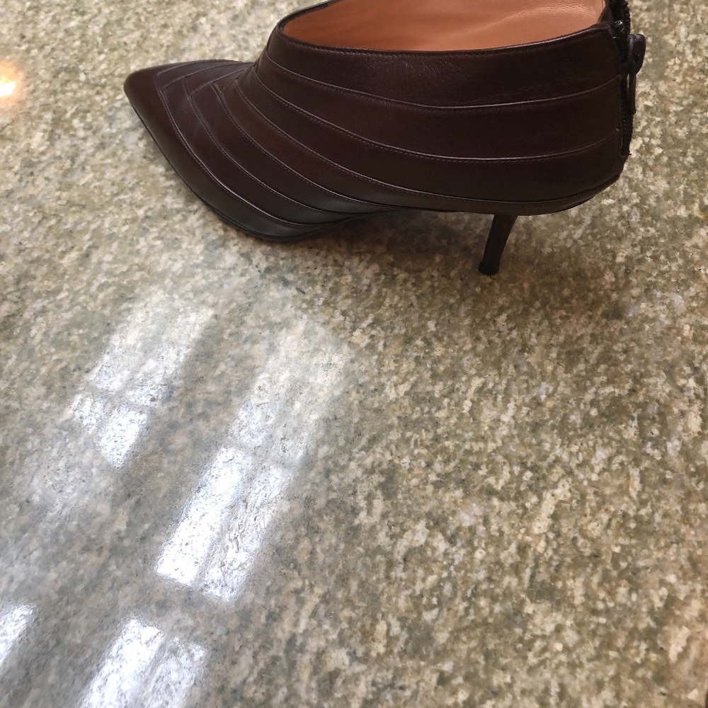 CHRISTIAN LOUBOUTIN Leather Pointed-Toe Booties - Picture 3 of 8